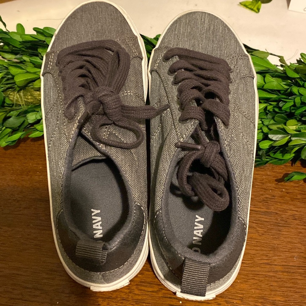Boys size 2 shoes grey
